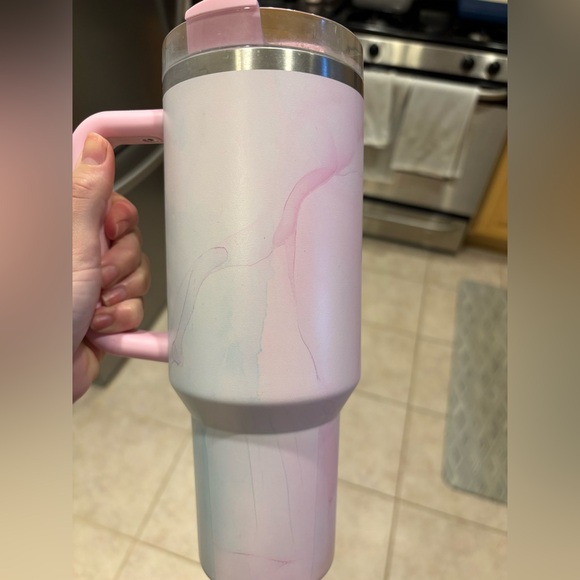 Stanley 40 oz Tumbler 

GUC—see slight imperfection - Picture 2 of 3